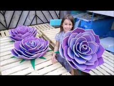 Foam Diy, Big Paper Flowers, Flower Foam, Giant Paper Roses, Paper Flowers Diy Easy, Diy Paper Flowers, Tissue Flowers, Easy Paper Flowers