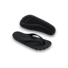 Inspired by footprints on the beach, GUDO has redesigned the classic flip flops by combining comfort with a timeless minimalist look that suits everyone - from the sun-seeker and world adventurer to the city cruiser and home dweller. Using XLEXTRALIGHT® material, an extremely soft, durable and eco-friendly Italian technology together with an innovative massaging footbed design, GUDO flip flops provide a bouncy feeling and stimulate your reflexology pressure points for a relaxing sensation in eve Non-slip Toe Post Flip Flops For Outdoor, Black Toe Post Slippers For Beach, Casual Non-slip Flip Flops For Surfing, Black Toe Post Beach Slippers, Casual Black Sandals For Surfing, Black Toe Post Flip Flops With Rubber Sole, Black Non-slip Toe Post Slippers, Black Flip Flops With Arch Support For Outdoor, Non-slip Black Flip Flops For Beach