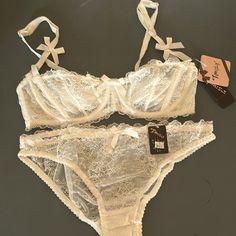 Lace Bra And Panty Set. Hip Hugging Panty And Underwire Bra Adds A Little Push Up. Color Is Off White Nwt Cute Bra, Bra And Panty Set, Womens Bras, Bra And Panty Sets, Fit Inspo, Lookbook Outfits, Underwire Bra, Sleepwear Women, Lace Bra