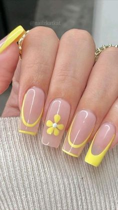 Acrylic Nails Cool Designs, Nail Yellow Design, Trendy Nail Art Designs 2022, Cute Aesthetic Nail Designs, Cute Summer Acrylic Nail Ideas, Cute Nail Designs For Short Nails, Yellow Design Nails, Yellow Acrylic Nails Designs, Pretty Nail Ideas Acrylic