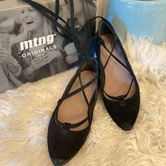 These Stylish Flats Are Comfortable And Made So Well! Italian Suede Size 6 Ankle Flats, Vintage Suede, Suede Flats, Leather Flats, Leather Loafers, Flat Shoes Women, Loafer Flats, Black Lace, Shoes Flats