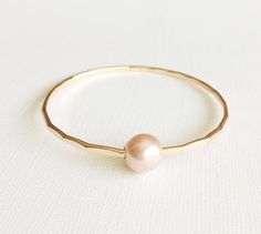 Pink Edison pearl bangle pastel pink pearl by MaimodaJewelry Delicate Pink Pearl Bracelet For Wedding, Pink Pearl Drop Bracelet For Wedding, Elegant Pink Pearl Bangle Bracelet, Pink Stackable Wedding Bangle, Pink Gold Bangle For Wedding, Bridesmaid Pearl Bracelet, Pink Pearl Bracelet, Charm Bangles, Edison Pearls