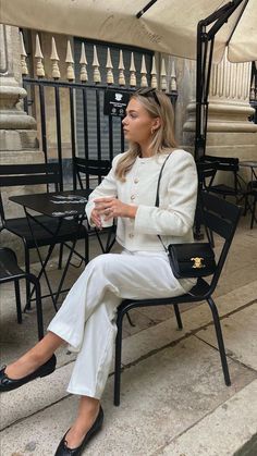 10 Outfits old money para este otoño | Es la Moda Look Hippie Chic, Chic Black Outfits, Ballet Flats Outfit, Classy Business Outfits, Chique Outfit, Chic Business Casual, Fest Outfits, Skandinavian Fashion, Professional Outfits Women