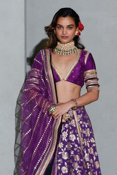 A low cut vibrant purple blouse matched with sequinned and floral motif skirt and adorned with mirror work dupatta. Shimmer Lehenga, Phulkari Saree, Shyamal And Bhumika, Sabyasachi Mukherjee, Floral Lehenga, Anarkali Lehenga, Indian Bridal Wear, Indian Blouse, Indian Bridal Fashion