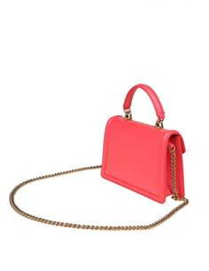 Smooth calfskin handbag Coral colour Flap with hidden magnetic closure Jewel heart in metal alloy with pearl inlays Leather handle Removable chain shoulder strap Calfskin interior 1 internal slot pocket Dimensions: Length 13 cm Height 19 cm Depth 4.5 cmGender: WOMENMaterial: 100% CALF LEATHERColor: REDMade in: ITProduct ID: BB6711 AV893 87550*Import tax/duty will be calculated at checkout (If applicable) Elegant Flap Bag With Gold-tone Hardware, Designer Clutch Flap Bag With Chain Strap, Designer Chain Strap Clutch Flap Bag, Designer Top Handle Bag With Chain, Luxury Evening Bag With Chain Strap And Top Handle, Luxury Flap Bag With Detachable Strap For Gift, Luxury Pink Bag With Chain Detail, Luxury Pink Bag With Chain, Elegant Leather Shoulder Bag With Pearl Handle