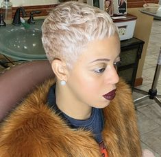 Bob Haircuts With Side Bangs, Very Short Pixie Haircut Black Women, Haircuts With Side Bangs, Texturized Hair, Ladies Short Hair, Tattoos Female, Short Layered Bob Haircuts