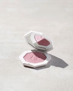 Shop Fenty Beauty's Killawatt Freestyle Highlighter. This cheek highlighter was born to reflect your every mood with its lineup of luminizing solos and duos. Christmas Makeup Simple, Teeth Shape, Glossy Makeup, Highlighter Brush, Beauty Games, Powder Highlighter, Christmas Makeup, Matte Foundation, Celebrity Beauty