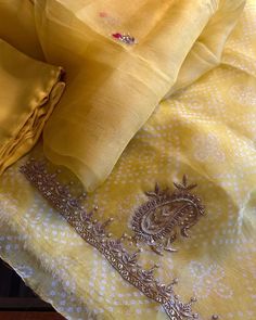 Zardosi Work Saree, Tissue Suit, Duppattas Designs Ideas, Fancy Dress Patterns, Latest Party Wear Suits, Suits Punjabi, Hand Work Design, Zardosi Work