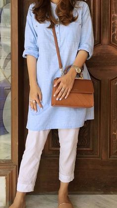 Kurti Dressing Style, College Dresses Casual Indian, Office Look In Kurti, Kurti For Office For Women, Short Kurta For Women Fashion Styles, Kurtas For Office Wear, Kurta Looks Women Office, Kurtis Outfit Casual, Work Wear Kurta Ideas