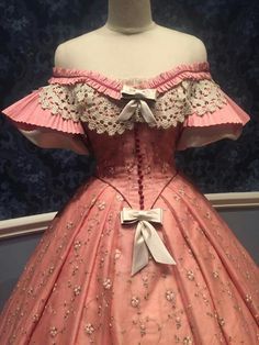 Mary Todd Lincoln dress 1850s. Illinois museum. Sheer pink perfection. Bad manequine. Pink Dress Victorian, Off Shoulder Victorian Dress, Pink Victorian Dresses, 1850 Ball Gown, 1800s Dresses Victorian, 1800s Pink Dress, Late 1800s Dresses, 1860s Ball Gown, Fitted Victorian Dress In Crinoline