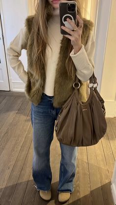 Faux Vest Outfit, Trendy Autumn Outfits 2024, Fur Gilet Outfit, Fur Vest Outfit Ideas, Fur Vest Outfit, West Outfit, Casual New Years Eve Outfits, Fur Vest Outfits, Latina Baddie