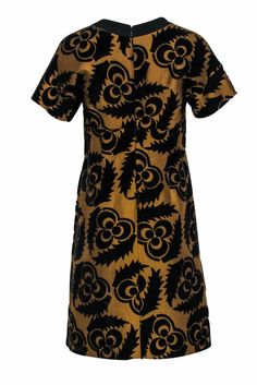 You will be more than golden in this silk Prada stunner! A classic A-line silhouette with empire waistline and square neckline makes for an elegant structured cocktail dress. A rich gold silk base and black velvet floral pattern bring the whole piece together. Wear for a beautiful night under the stars with bubbling cocktails and bright lipstick. Style with a platform velvet heel to show off those legs, gold jewelry to elevate the look and a sleek black bag to bring the ensemble together! Size L Lipstick Style, Night Under The Stars, Bright Lipstick, Velvet Heels, Beautiful Night, Empire Waistline, Gold Silk, Under The Stars, Black Bag