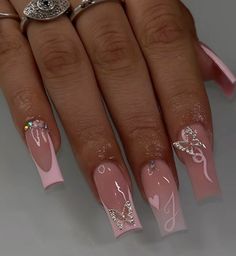 Trending Streetwear, Fourth Of July Nails, Unique Nail Art, Girly Acrylic, Pointed Nails, Girly Acrylic Nails, Nice Nails, July Nails, Beautiful Nail Designs