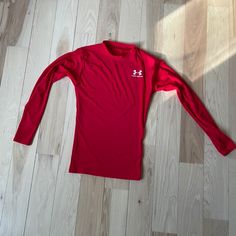 Under Armor Thermal Top Never Worn But No Tags- Size Small Spiderman Compression Shirt, Under Armor Outfit, Fire Shoes, Western Fits, Casual Country Outfits, Red Jersey, Christmas Clothes, Xmas List, Fame Dr