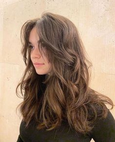 Naturally Wavy Hair Cuts, Gothic Chic, Brown Hair Inspo, Hairstyles For Layered Hair, Long Hair With Bangs, Long Wavy Hair