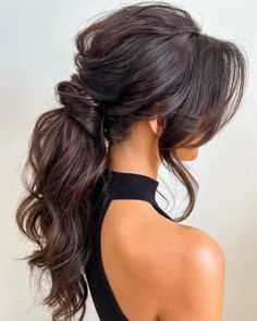 Turn heads at weddings with trending guest hair inspiration. From chic updos to romantic waves, discover the perfect hairstyle for an elegant celebration. Explore now for tips that elevate your wedding guest style! ✨ 2023 Wedding Hair Trends, 2023 Wedding Hair, Prom Hair Up, Wedding Ponytail, Low Ponytail Hairstyles, Wedding Hair Trends, Tail Hairstyle, Pony Hairstyles, Wedding Hair Up