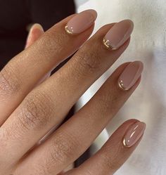 New Years Nails Minimalist, Christmas Angel Nails, Christmas Minimalist Nails, Minimalistic Christmas Nails, Christmas Nails Minimalist, Holiday Nails Simple, Simple New Years Nails, Italy Nails, Vacation Nail Designs