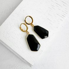 Black Onyx Earrings | Gold Drop Earrings | Gold Plated Huggies | Simple Gemstone Earrings | Jewelry Gift for Her These elegant drop earrings feature black onyx stones. Secured with gold plated huggies, they'll provide comfort and a subtle statement. * Black onyx * Gold plated brass * Huggie * 1.5" drop . . . . . . . . . . . . . . . .   💎 MATERIALS We use high quality chains, stones and materials. If you have any questions about stone or component colors, please don't hesitate to contact us. . . Black Onyx Earrings, Drop Earrings Gold, Black Onyx Stone, Onyx Earrings, Earrings In Gold, Onyx Stone, Gems Jewelry, Gold Drop Earrings, Huggies Earrings