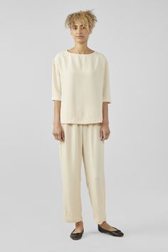 The Desert Top & Cropped Pant in Natural Poly #uniforms #fineryla #finery #uniform #hoteluniform #F&B #F&Buniform #spa #spauniform #pool #pooluniform #hotel #workwear Bartender Uniform, Top Uniform, Men's Uniforms, Hospitality Uniform, Chef Uniform