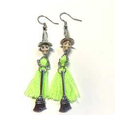 Add a whimsical touch to Your Halloween with these Handmade Tassel Witch Skull Skeleton Halloween EarringsMaterial: zinc alloyMeasurements: 3 in lengthElegan... Halloween Jewlery, Gourd Jewelry, Skull Spider, Spider Jewelry, Skeleton Earrings, Skeleton Skull, Skeleton Halloween, Halloween Earrings, Halloween Jewelry