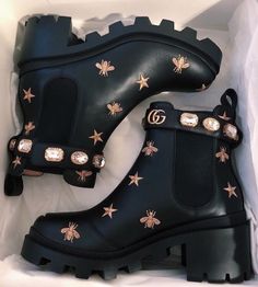 Converse Outfits, Gucci Boots, Tumblr Outfits, Hype Shoes, Shoe Inspo, Combat Boot, Winter Trends, Mode Inspo, Shoe Closet