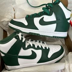 Nike Dunk Hi Retro Size 7 Men’s / Women’s 8.5 Noble Green - White New With Box Purchased At Kith Brand New / Unused / Unworn Also Comes With Extra Set Of Green Laces. Original White Laces Included. I Changed The Lace To Green On One Shoe But You Can Change It Back To White Or Change The Other To Green Male Shoes Aesthetic, White And Green Shoes, Green Shoes Men, Green Nikes, Shifting Hogwarts, Nike Shoes Men, Boss Chic, Red Basketball Shoes, Male Shoes