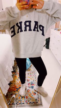 parke, parke sweatshirt, comfy outfit, preppy, aesthetic Outfit Preppy, Comfy Outfit, Cute Outfits For School, Preppy Aesthetic, School Fits, Comfy Outfits, Cute Fits, Winter Outfit, Fitness Inspo