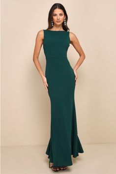 The Lulus Exquisite Refinement Emerald Backless Bow Ruffled Maxi Dress is a luxurious design that made to ensure that all eyes are on you when you step into the room! You'll look fabulous all night long with this stretchy crepe knit dress that features a sophisticated boat-style neckline and a sleeveless bodice with an alluring open-back design. The fitted waist tops a figure-flaunting, mermaid-style skirt that falls to a sweeping maxi hem. A trendy bow detail and cascading ruffles accent the ba Kelly Green Dress Formal, Long Modest Dresses Formal, Elegant Classy Bridesmaid Dresses, Long Dress With Bow, Green Mermaid Dress, Long Wedding Guest Dress, Emerald Green Formal Dress, Cats Wedding, Green Formal Dress