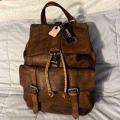 Super Nice Leather Backpack! Comes With Detachable Strap. Dark Brown Leather. Interior Zipper Pocket. Photography Backpack, Pineapple Backpack, Rebecca Minkoff Backpack, Butterfly Backpack, Backpack Photography, Leather Backpack For Men, Brown Leather Backpack, Leather Backpack Purse, Yellow Handbag