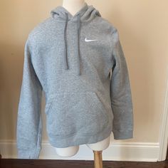 Brand New Never Worn Nwt Grey Nike Hoodie Hoodie Aesthetic Girl, Nike Hoodie Aesthetic, Gray Nike Hoodie Women, Nike Hoodies Gray, Nike Gray Sporty Hoodie, Gray Nike Hoodie, Nike Heather Grey Long Sleeve Hoodie, Nike Windbreaker Outfit, Nike Tennis Outfits