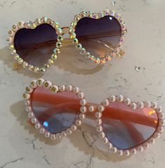 Decorate Heart Sunglasses, Cheer Squad Gifts Heart Glasses, Beaded Heart Sunglasses Diy, Decorate Glasses Aesthetic, Decorate Sunglasses Aesthetic, Heart Sunglasses Decorated, Decorated Heart Glasses, Diy Heart Glasses, Fun Sunglasses As Valentine's Day Gift