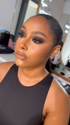 Orange Smokey Eye Makeup Black Women, Dark Skin Smokey Eye Black Women, Brown And Gold Eyeshadow Black Women, Black Woman Smokey Eye, Glossy Eyeshadow Black Women, Black Smokey Eye Makeup, Maquillage Yeux Cut Crease, Brown Girls Makeup, Brown Skin Makeup