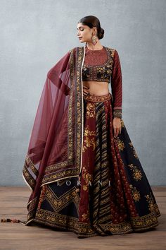 Printed Lehenga, Navratri Dress, Indian Bride Outfits, Raw Silk Fabric, Party Wear Indian Dresses, Chaniya Choli, Indian Wedding Outfits, Lehenga Designs, Designer Dresses Indian