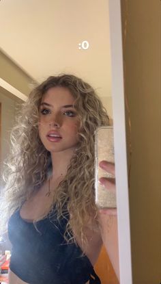 Natural Blonde Wavy Hair, Curly Blonde Ponytail, Blonde Curly Hair Tan Skin, Ash Blonde Wavy Hair, Curly Blonde Face Claim, Long Shag Hairstyles Curly Hair, Curly Light Blonde Hair, Curly Hairstyles White Women, Curly White Girl Hair