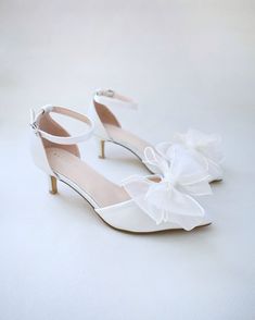 ivory satin low heels wedding shoes with organza bow Wedding Low Heels, Heels Pearl, Fall Wedding Shoes, Pearl Wedding Shoes, Off White Shop, Organza Bow, Heels Kitten, Mid Calf Dresses, Glitter Shoes