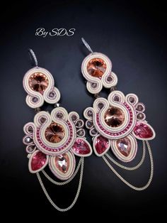 I have to offer unique earrings made of soutache embroidery technique. Jewelry is 100% handmade, and all the elements have been sewn together with the greatest precision, which creates a unique and very impressive pattern. Despite its size, very comfortable to wear. This jewelry is perfect and not obvious gift idea for any occasion that every woman will be charmed. Earrings are made with passion and love for the above technique. They will be the perfect complement to everyday styling as well as Motif Soutache, Soutache Pattern, Soutache Tutorial, Making Patterns, Rose Beige, Soutache Earrings, Evening Outfits, Earrings Wedding, Embroidery Techniques