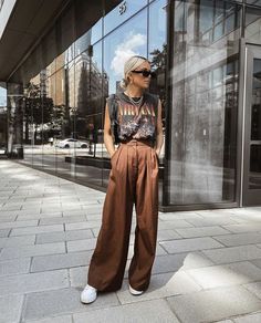 Eclectic Outfits, Graphic Tee Outfits, Outfit Primavera, Pastel Outfit, Looks Street Style, Tee Shirt Dress, Mode Inspo, Looks Chic