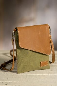 Overland Humboldt Canvas and Leather Crossbody Handbag | Overland Leather Bag Tutorial, Leather Bag Pattern, Popular Handbags, Leather Handbags Crossbody, Leather Bag Women, Leather Projects, Leather Bags Handmade, Fabric Bags, Leather Accessories