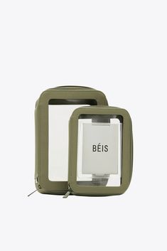 BÉIS 'The In Flight Cosmetic Set' in Olive - Olive Green Carry On Makeup Bag & Travel Makeup Organizer Beis Cosmetic Case, Organization Routine, Carry On Makeup, Tsa Approved Toiletries, Aesthetic Products, Makeup Bag Travel, Post Grad, Custom Luggage, Cosmetic Sets