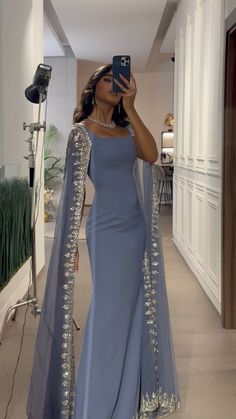 Dress With Cape Sleeves, Dress With Cape, Smink Inspiration, Elegant Dresses Classy, Glamour Dress, Prom Dress Inspiration, Party Wear Indian Dresses, Cape Sleeves