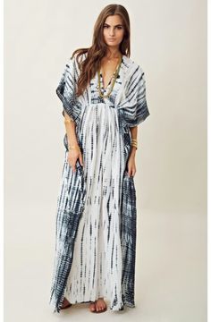 Tie Dye Dress Outfit, Shibori Dress, Kaftan Pattern, Long Kaftan Dress, Shorts Crochet, Beach Styles, Kaftan Designs, Mode Kimono, Kurta Style