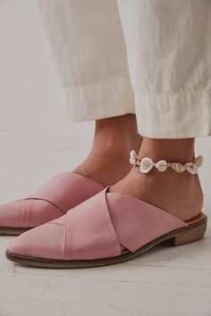 Lordes Mule - Endless Waves Free People Fall, Free People Fashion, Autumn Winter 2023, K Style, Free People Style, Pink Fits, Slip On Mules, Backless Design, Spring Summer 2023