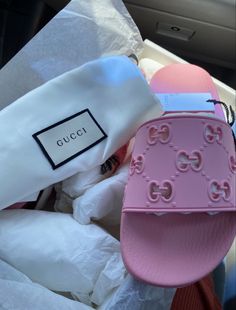 Pink Gucci Slides, Pinkity Drinkity, Profumo Victoria Secret, Mode Shoes, Gucci Slides, Pretty Sandals, Pretty Shoes Sneakers, Kehlani