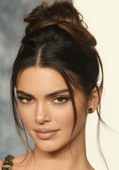 Old Money Makeup, Celebrities Hairstyles, Makeup 2023, Hairstyles And Colors, High Bun, Strong Female, Wedding Hairstyles For Long Hair, Female Celebrities, Hairstyles For Long Hair