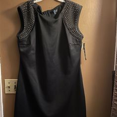 Lil Black Dress By Snap Sleeveless 2x Black Lined Sleeveless Dress For Night Out, Dressy Black Sleeveless Evening Dress, Black Dressy Sleeveless Dress For Night Out, Dresses Casual Boho, Rouched Dress, Lil Black Dress, Lil Black, White Strapless Dress, Bodycon Cocktail Dress