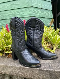 Inspired old western style georgeus cowboy boots made by hand from black lamb leather  Available to order different colours🥳 Black embrodary on black leather and black stacked hill make this boots looks very modern, urban western  Please contact me about sizing if you have specific foot 😊 Black lamb leather outside Black sued lining inside It wil be arrived in safety pack Urban Western, Black Leather Cowboy Boots, Old Western, Boots Western, Leather Cowboy Boots, Modern Urban, Western Style, Western Boots, Boot Shoes Women