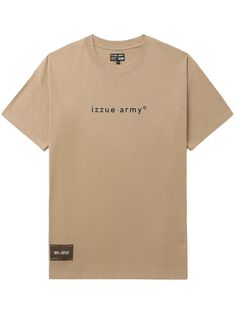 beige cotton jersey texture logo print to the front logo print to the rear appliqué detail crew neck drop shoulder short sleeves straight hem Texture Logo, T Shirt Vest, Logo Print, Drop Shoulder, Cotton T Shirt, Printed Cotton, Pure Cotton, Cotton Tshirt, Short Sleeves