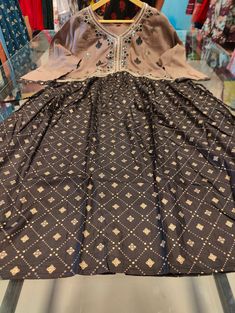 *5XL Size Rayon Alya Anarkali Kurtis*
*Fabric*: Rayon 
*Bust*: 50in
*Length*: 46in
*Work*: Sequence & Embroidered 
*Price: Rs 699/- Only*
Shipping charges Extra Rs 50 for Tamilnadu, Rs 80 For Otherstates 
Payment Mode Gpay