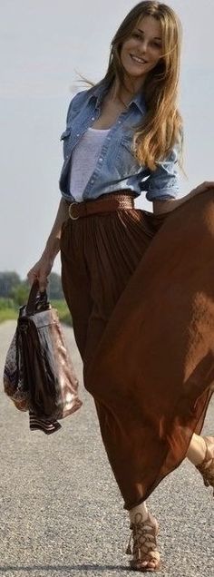 Brown Skirt Outfit, Long Denim Shirt, Long Brown Skirt, Denim Shirt Outfit, Stile Boho Chic, Ootd Instagram, Maxi Skirt Style, Brown Skirt, Look Of The Day