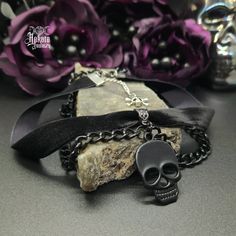 Black Skull Layered Choker Alternative Style Halloween Jewelry As A Gift, Punk Skull Jewelry For Halloween, Punk Style Skull Jewelry For Halloween, Edgy Jewelry For Halloween Gift, Gothic Jewelry With Skull Print For Gift, Black Witchy Jewelry For Alternative Fashion, Gothic Adjustable Jewelry For Alternative Fashion, Adjustable Gothic Skull Jewelry, Alternative Style Jewelry For Halloween Party